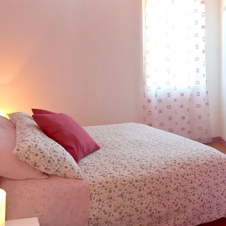 Dimora Nel Borgo B&B 오피다